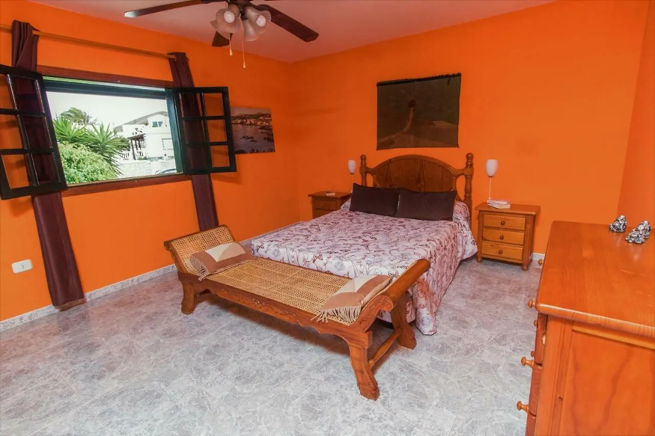 Hostal Casa Nora Güime 0*,